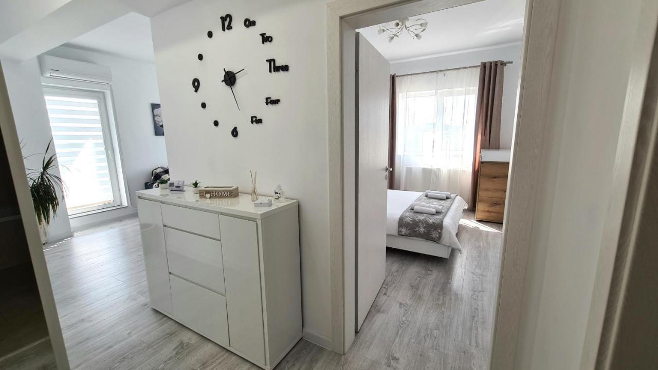 Bright Stylish Apartment In Pitesti Piteşti Esterno foto